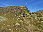 25 Salendo con vista verso la Cima di Mezzeno